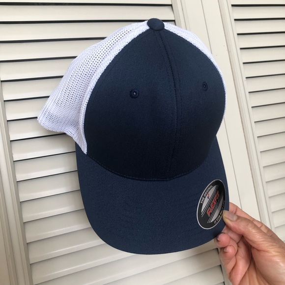 🎉🎉NWT Flexfit Cap - Picture 2 of 9